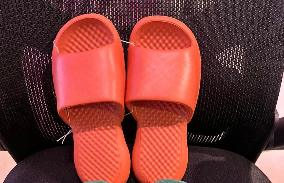 Non -slip comfortable thick slippers