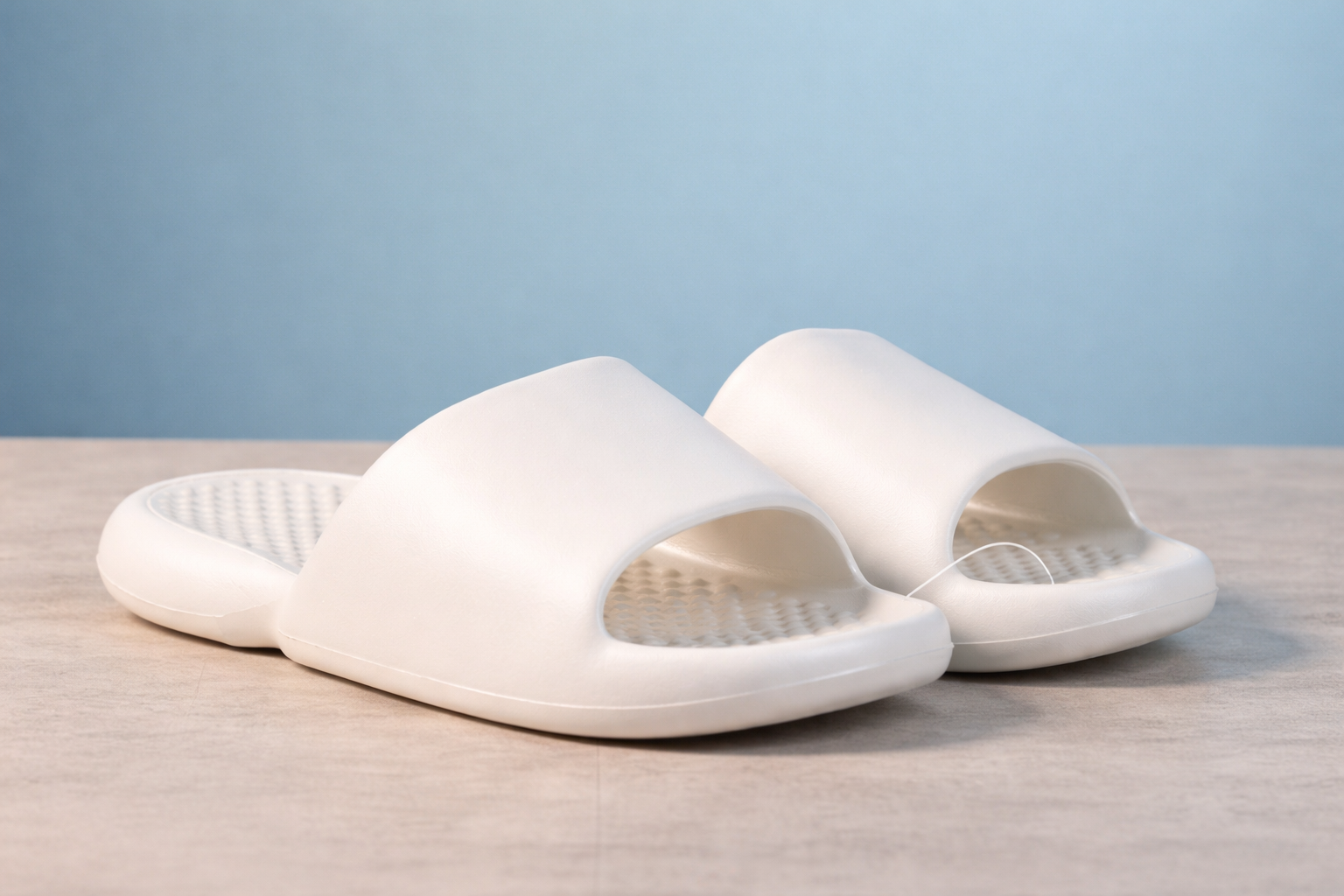 Non -slip comfortable thick slippers